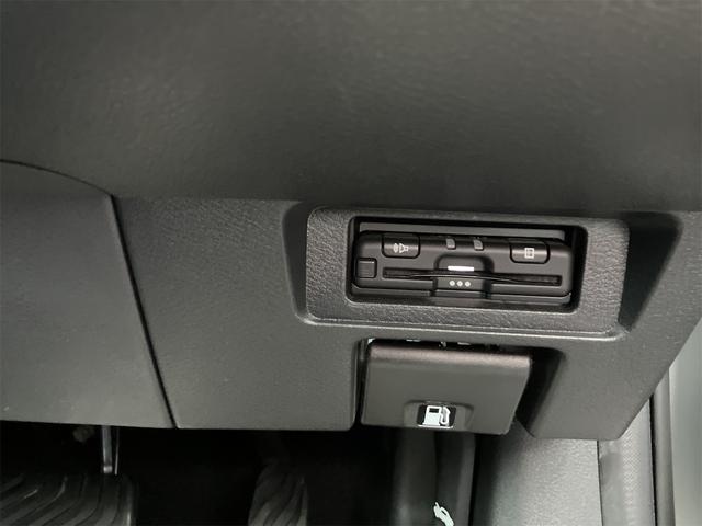 ノート Ｘ　ＦＯＵＲ　４ＷＤ　ＥＴＣ　バックカメラ　ナビ　ＴＶ　クリアランスソナー　衝突被害軽減システム　オートマチックハイビーム　オートライト　スマートキー　電動格納ミラー　シートヒーター　ＣＶＴ　盗難防止システム（11枚目）