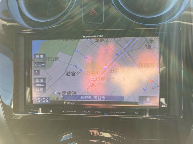 ノート ライダー　ＥＴＣ　バックカメラ　ナビ　衝突被害軽減システム　アルミホイール　オートライト　スマートキー　アイドリングストップ　電動格納ミラー　ＣＶＴ　盗難防止システム　衝突安全ボディ　ＡＢＳ　ＥＳＣ　エアコン（4枚目）