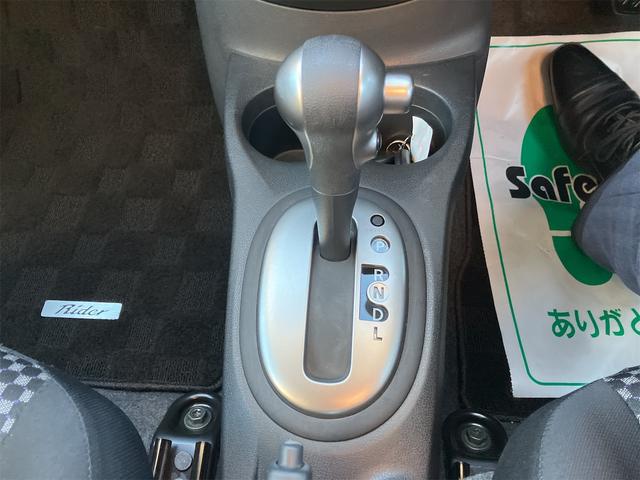 ノート ライダー　ＥＴＣ　バックカメラ　ナビ　衝突被害軽減システム　アルミホイール　オートライト　スマートキー　アイドリングストップ　電動格納ミラー　ＣＶＴ　盗難防止システム　衝突安全ボディ　ＡＢＳ　ＥＳＣ　エアコン（7枚目）