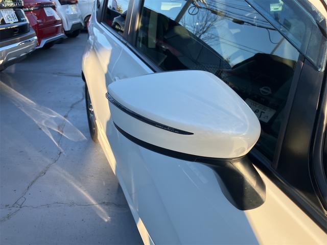 ノート ライダー　ＥＴＣ　バックカメラ　ナビ　衝突被害軽減システム　アルミホイール　オートライト　スマートキー　アイドリングストップ　電動格納ミラー　ＣＶＴ　盗難防止システム　衝突安全ボディ　ＡＢＳ　ＥＳＣ　エアコン（34枚目）