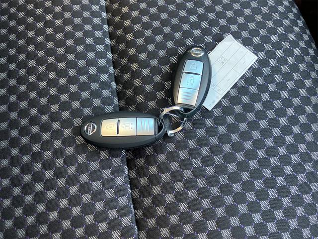 ノート ライダー　ＥＴＣ　バックカメラ　ナビ　衝突被害軽減システム　アルミホイール　オートライト　スマートキー　アイドリングストップ　電動格納ミラー　ＣＶＴ　盗難防止システム　衝突安全ボディ　ＡＢＳ　ＥＳＣ　エアコン（52枚目）