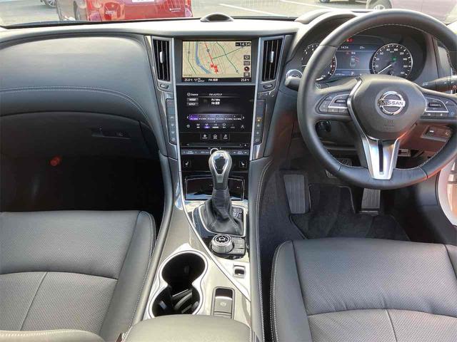 スカイライン ハイブリッド　ＧＴ　タイプＰ　４ＷＤ　ドライブレコーダー　クリアランスソナー　オートクルーズコントロール　衝突被害軽減システム　全周囲カメラ　ナビ　ＴＶ　アルミホイール　ＬＥＤヘッドランプ　ＡＴ　シートヒーター　スマートキー（4枚目）