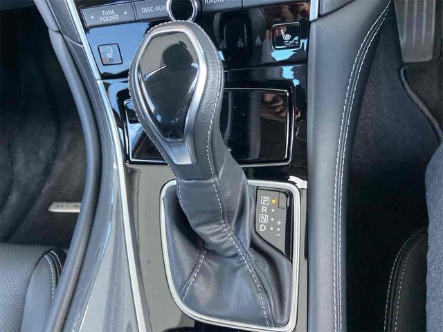 スカイライン ハイブリッド　ＧＴ　タイプＰ　４ＷＤ　ドライブレコーダー　クリアランスソナー　オートクルーズコントロール　衝突被害軽減システム　全周囲カメラ　ナビ　ＴＶ　アルミホイール　ＬＥＤヘッドランプ　ＡＴ　シートヒーター　スマートキー（9枚目）