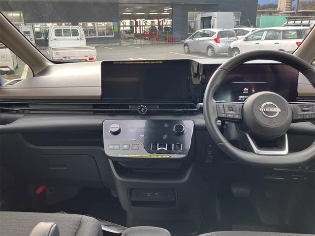 セレナ e-4ORCE ハイウェイスターV 4WD TV クリアランスソナー レーンアシスト 自動駐車システム 衝突被害軽減システム 両側電動スライドドア LEDヘッドランプ スマートキー シートヒーター 3列シート CVT アルミホイール(3枚目)