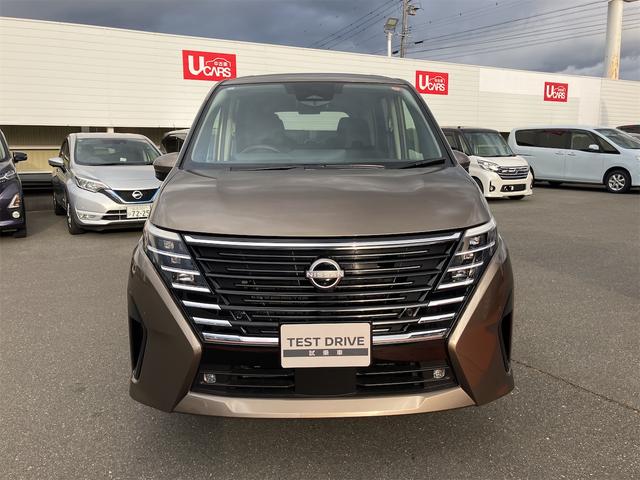 セレナ e-4ORCE ハイウェイスターV 4WD TV クリアランスソナー レーンアシスト 自動駐車システム 衝突被害軽減システム 両側電動スライドドア LEDヘッドランプ スマートキー シートヒーター 3列シート CVT アルミホイール(13枚目)