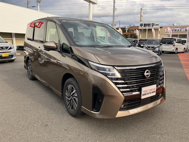 セレナ e-4ORCE ハイウェイスターV 4WD TV クリアランスソナー レーンアシスト 自動駐車システム 衝突被害軽減システム 両側電動スライドドア LEDヘッドランプ スマートキー シートヒーター 3列シート CVT アルミホイール(14枚目)