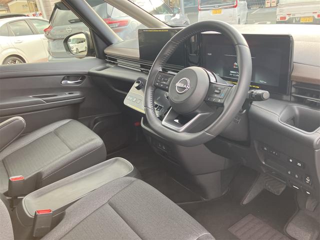 セレナ e-4ORCE ハイウェイスターV 4WD TV クリアランスソナー レーンアシスト 自動駐車システム 衝突被害軽減システム 両側電動スライドドア LEDヘッドランプ スマートキー シートヒーター 3列シート CVT アルミホイール(28枚目)