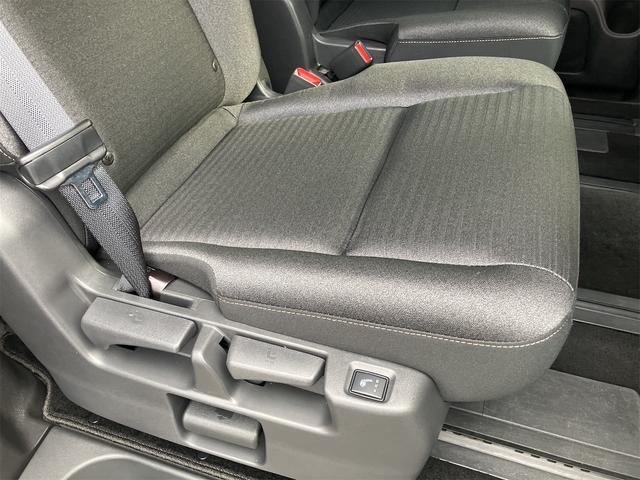 セレナ e-4ORCE ハイウェイスターV 4WD TV クリアランスソナー レーンアシスト 自動駐車システム 衝突被害軽減システム 両側電動スライドドア LEDヘッドランプ スマートキー シートヒーター 3列シート CVT アルミホイール(30枚目)