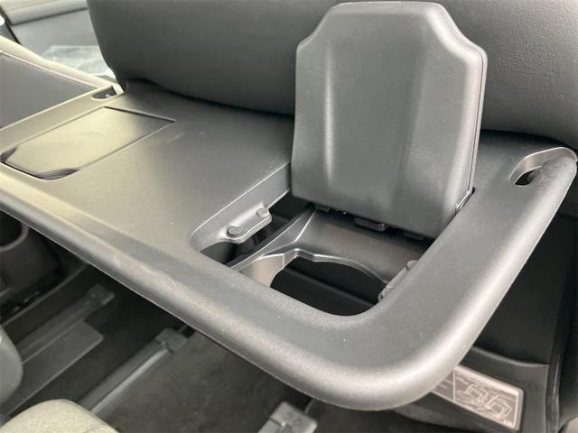 セレナ e-4ORCE ハイウェイスターV 4WD TV クリアランスソナー レーンアシスト 自動駐車システム 衝突被害軽減システム 両側電動スライドドア LEDヘッドランプ スマートキー シートヒーター 3列シート CVT アルミホイール(32枚目)