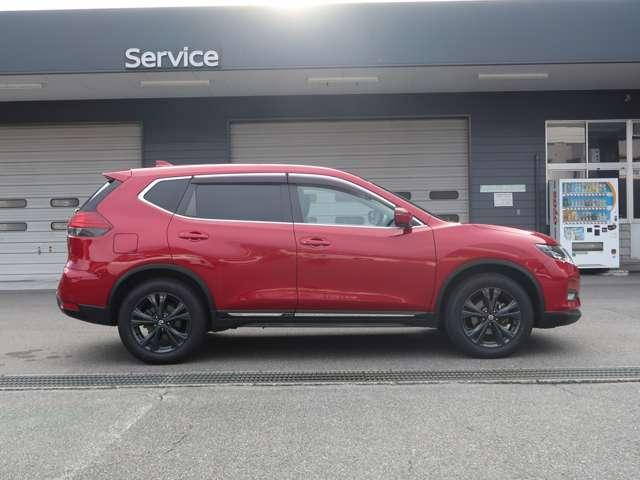 エクストレイル ２０Ｘｉ　Ｖセレクション　４ＷＤ　全周囲カメラ　クリアランスソナー　オートクルーズコントロール　衝突被害軽減システム　ナビ　オートライト　ＬＥＤヘッドランプ　ヘッドライトウォッシャー　アルミホイール　スマートキー（4枚目）