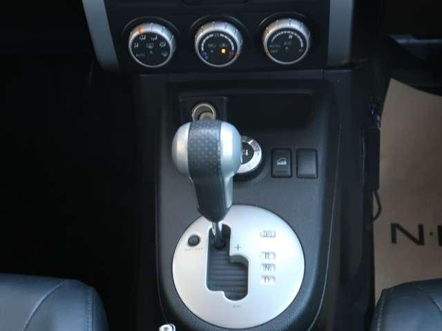 エクストレイル ２０ＧＴ　Ｓ　４ＷＤ　ナビ　ＨＩＤ　アルミホイール　ＡＴ　盗難防止システム　衝突安全ボディ　ＡＢＳ　エアコン　パワーステアリング　パワーウィンドウ（14枚目）