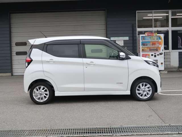 デイズ ハイウェイスター X 4WD 全周囲カメラ クリアランスソナー 衝突被害軽減システム オートライト LEDヘッドランプ スマートキー アイドリングストップ シートヒーター ベンチシート CVT 盗難防止システム ABS(4枚目)