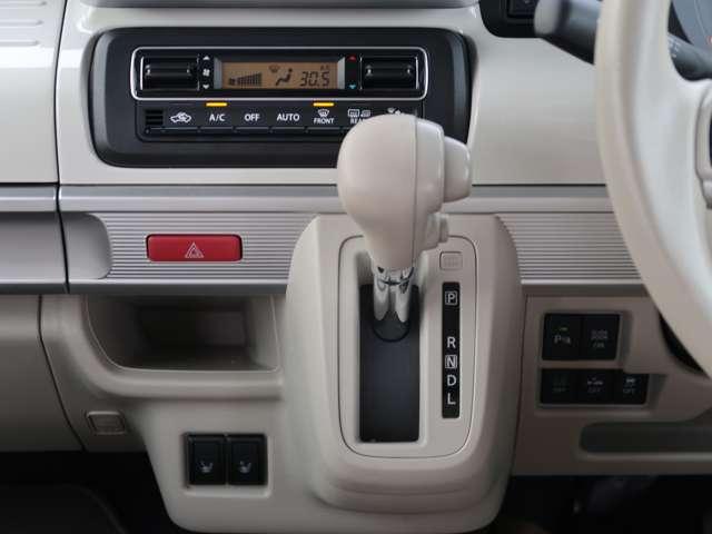 スペーシア ハイブリッドＸ　４ＷＤ　両側スライドドア　ナビ　クリアランスソナー　レーンアシスト　衝突被害軽減システム　スマートキー　電動格納ミラー　シートヒーター　ベンチシート　ＣＶＴ　盗難防止システム　ＡＢＳ　ＥＳＣ（14枚目）