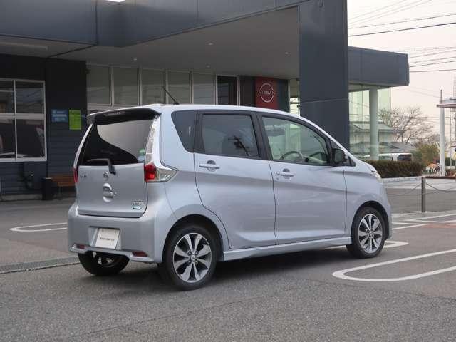 デイズ ハイウェイスター G 4WD ナビ HID スマートキー アイドリングストップ 電動格納ミラー ベンチシート CVT 盗難防止システム ABS アルミホイール 衝突安全ボディ エアコン パワーステアリング パワーウィンドウ(2枚目)