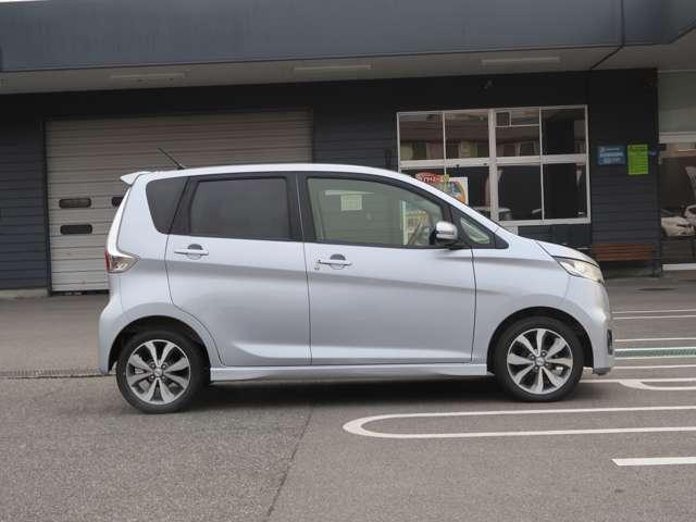 デイズ ハイウェイスター G 4WD ナビ HID スマートキー アイドリングストップ 電動格納ミラー ベンチシート CVT 盗難防止システム ABS アルミホイール 衝突安全ボディ エアコン パワーステアリング パワーウィンドウ(4枚目)