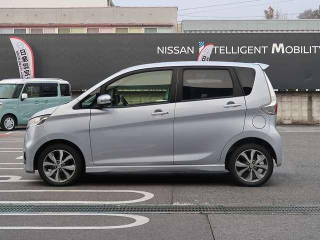 デイズ ハイウェイスター G 4WD ナビ HID スマートキー アイドリングストップ 電動格納ミラー ベンチシート CVT 盗難防止システム ABS アルミホイール 衝突安全ボディ エアコン パワーステアリング パワーウィンドウ(8枚目)