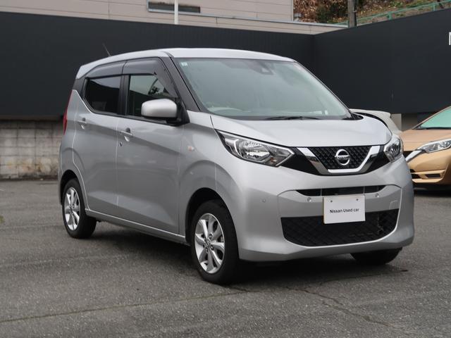 デイズ X 4WD クリアランスソナー 衝突被害軽減システム オートライト スマートキー アイドリングストップ シートヒーター ベンチシート CVT 盗難防止システム ABS ESC CD(3枚目)