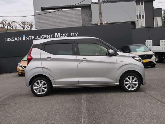 デイズ X 4WD クリアランスソナー 衝突被害軽減システム オートライト スマートキー アイドリングストップ シートヒーター ベンチシート CVT 盗難防止システム ABS ESC CD(4枚目)