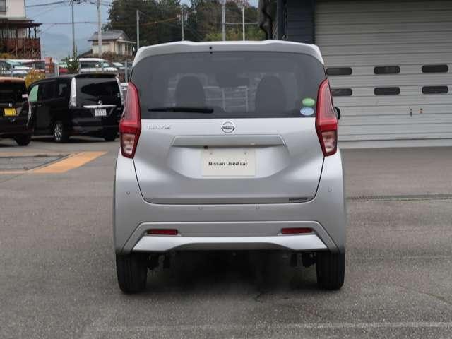 デイズ X 4WD クリアランスソナー 衝突被害軽減システム オートライト スマートキー アイドリングストップ シートヒーター ベンチシート CVT 盗難防止システム ABS ESC CD(6枚目)