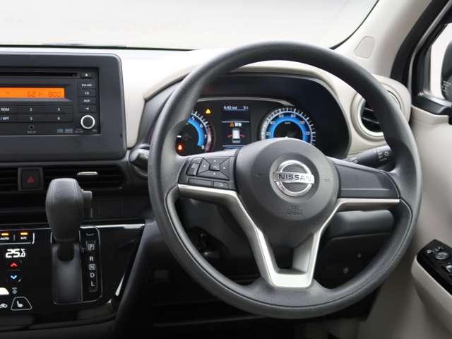 デイズ X 4WD クリアランスソナー 衝突被害軽減システム オートライト スマートキー アイドリングストップ シートヒーター ベンチシート CVT 盗難防止システム ABS ESC CD(12枚目)