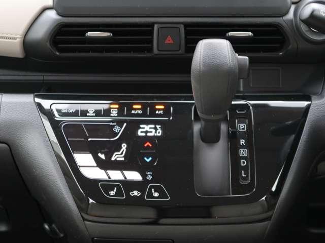 デイズ X 4WD クリアランスソナー 衝突被害軽減システム オートライト スマートキー アイドリングストップ シートヒーター ベンチシート CVT 盗難防止システム ABS ESC CD(14枚目)