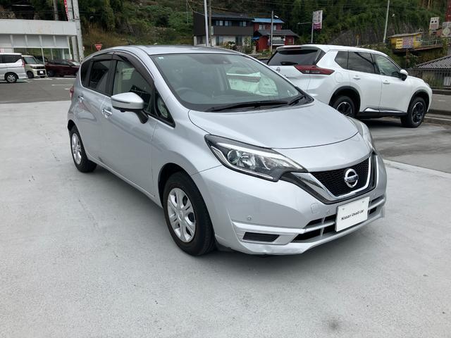 ノート Ｘ　ワンオ－ナ－　日産純正ナビ　ドライブレコーダー　全周囲カメラ　ＴＶ　クリアランスソナー　レーンアシスト　衝突被害軽減システム　オートライト　スマートキー　衝突安全ボディ　記録簿（3枚目）