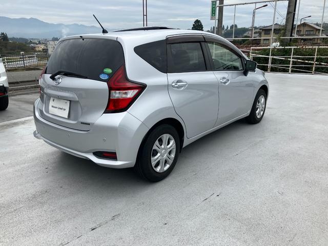 ノート Ｘ　ワンオ－ナ－　日産純正ナビ　ドライブレコーダー　全周囲カメラ　ＴＶ　クリアランスソナー　レーンアシスト　衝突被害軽減システム　オートライト　スマートキー　衝突安全ボディ　記録簿（5枚目）