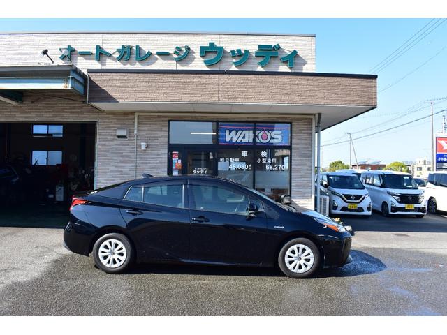 プリウス S ユーザー仕入 禁煙 トヨタ純正ナビ9インチ・Bカメラ トヨタセイフテイ ドラレコ(3枚目)