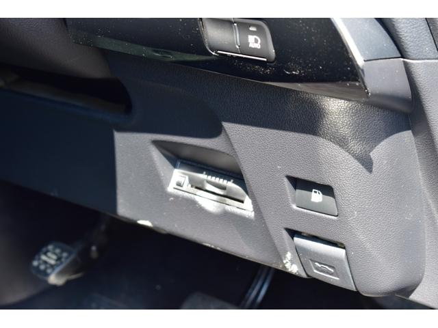 プリウス S ユーザー仕入 禁煙 トヨタ純正ナビ9インチ・Bカメラ トヨタセイフテイ ドラレコ(31枚目)