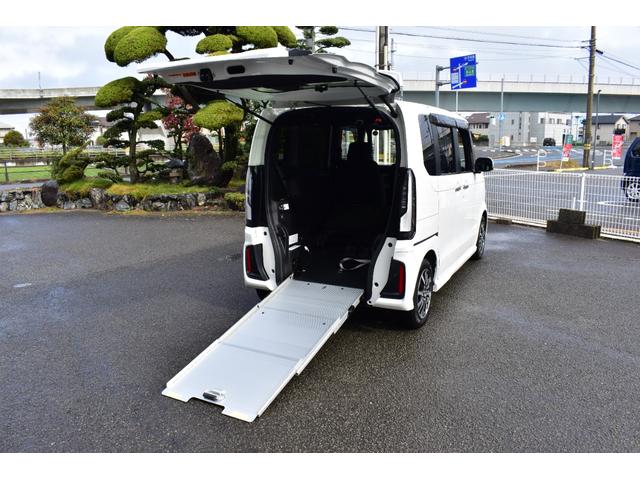 N-BOXカスタム スロープ 福祉車両 車椅子スロープ 純正9インチナビTV バックカメラ 前後ドラレコ スロープ LEDヘッドライト・シートヒーター・ロールサンシェード・電子制御パーキング・衝突軽減ブレーキ・車線維持支援(7枚目)