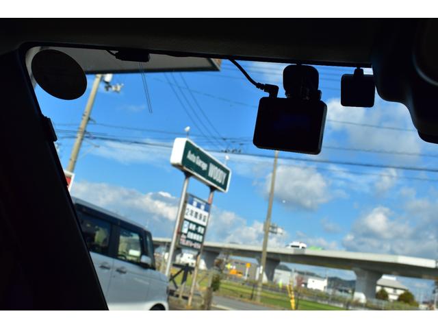 イグニス Ｆリミテッド　ユーザー仕入れ　８インチナビＴＶ　シートヒーター　衝突軽減装置　禁煙車　合皮シート　スマートキー　ＬＥＤヘッド　ＥＴＣ　クルコン　車線逸脱警報　オートライト　オートエアコン（13枚目）