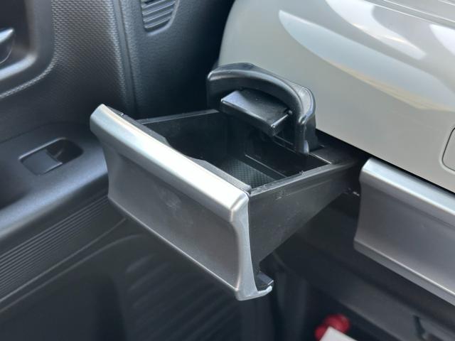 助手席側ドリンクホルダー