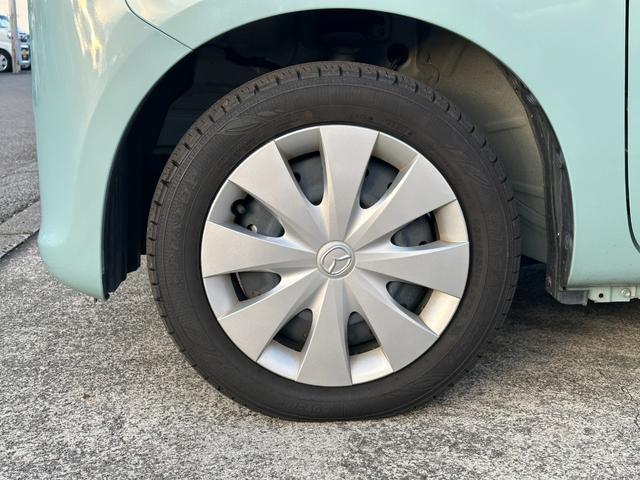 純正１４インチスチールホイール＋フルホイールキャップ【左前】目立った外傷などもなく、綺麗な状態です