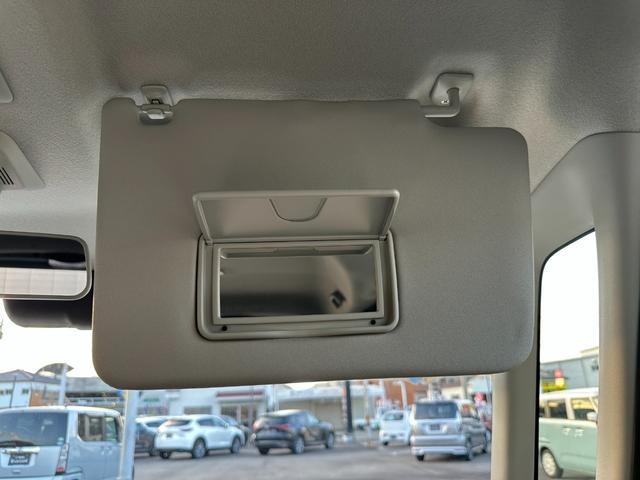 サンバイザーにはミラーが☆