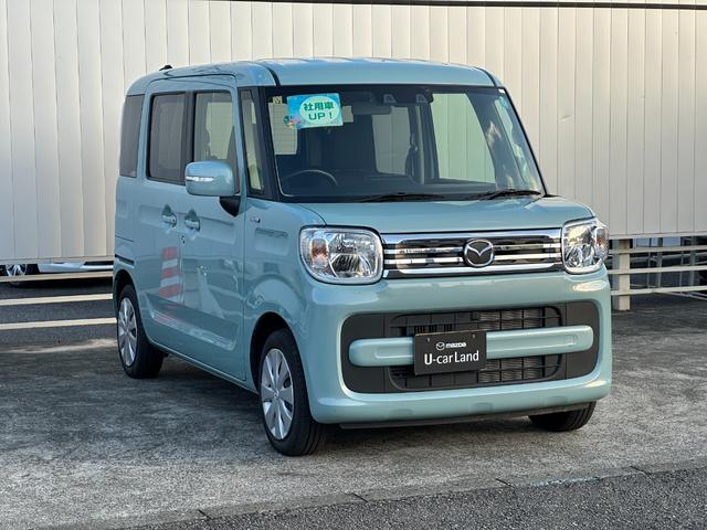 広々した展示場には多数のおクルマを展示中！日焼けが気になるお客様は、日傘もご用意してます♪