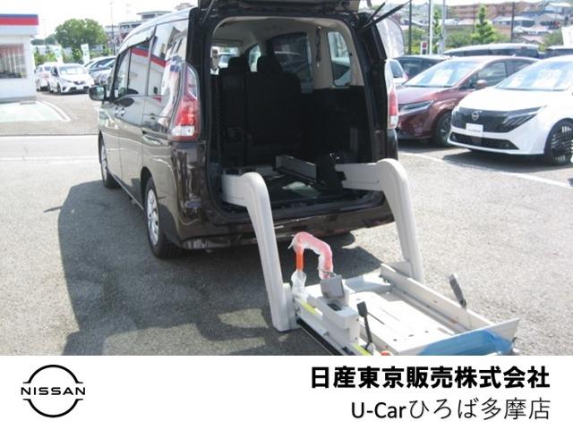 日産 セレナ ２．０　Ｘ　チェアキャブ　リフタータイプ