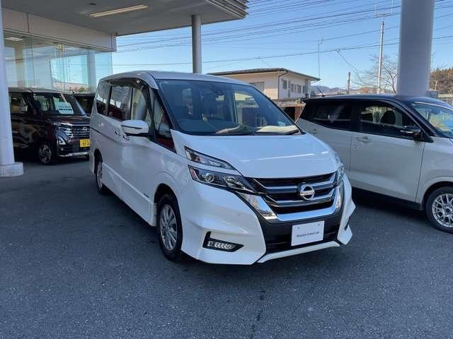 セレナ(日産) ２．０　ハイウェイスター　ＶセレクションＩＩ　４ＷＤ　ヒーター付き防水シート　アラウンドビューカメラ　ブレーキサポート　盗難防止装置　インテリキー　両側電動スライドＤ　フルタイム４ＷＤ　キーレスキー　ＬＤＰ　ＬＥＤライト　禁煙車　ＥＴＣ　ドラレコ　オートエアコン　アルミ 中古車画像