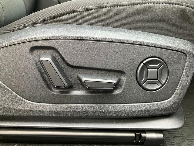 Ｑ３スポーツバック ３５ＴＦＳＩ　１８インチＡＷ　バーチャルコックピット　スマートフォンインターフェイス　ＴＶチューナー　バーチャルコックピット　電動シート　電動テールゲート　シートヒーター　サイドアシスト　レーンアシスト（20枚目）