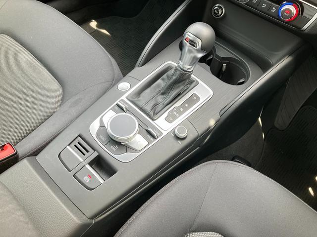 Ａ３ スポーツバック１．４ＴＦＳＩ　アダプティブクルーズコントロール　リヤカメラ　コーナーセンサー　キセノンヘッドライト　１７インチアルミ　ＴＶチューナー　スマートキー（19枚目）