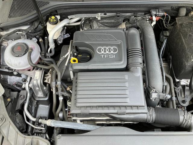 Ａ３ スポーツバック１．４ＴＦＳＩ　アダプティブクルーズコントロール　リヤカメラ　コーナーセンサー　キセノンヘッドライト　１７インチアルミ　ＴＶチューナー　スマートキー（30枚目）