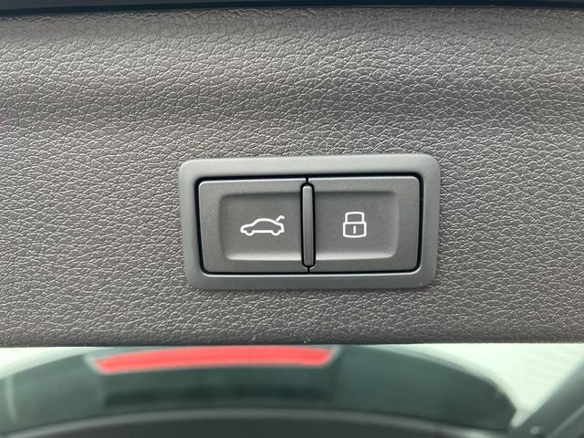 Ｑ３ ３５ＴＦＳＩアドバンスド　アダプティブクルーズコントロール　サイドアシスト　レーンアシスト　サラウンドビューカメラ　バーチャルコックピット　ＬＥＤヘッドライト　ブラックスタイリング　スマートフォンインターフェイス（11枚目）
