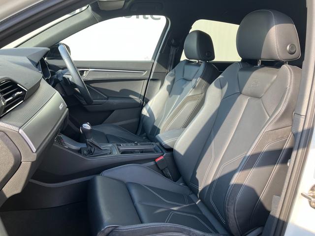 Ｑ３ ３５ＴＦＳＩ　Ｓライン　スマートフォンインターフェイス　ブラックスタイリング　プライバシーガラス　アダプティブクルーズコントロール　サイドアシスト　レーンアシスト　パーシャルレザーシート　シートヒーター　１９インチアルミ（7枚目）