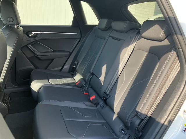 Ｑ３ ３５ＴＦＳＩ　Ｓライン　スマートフォンインターフェイス　ブラックスタイリング　プライバシーガラス　アダプティブクルーズコントロール　サイドアシスト　レーンアシスト　パーシャルレザーシート　シートヒーター　１９インチアルミ（8枚目）