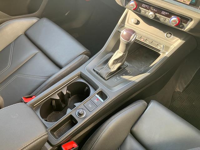 Ｑ３ ３５ＴＦＳＩ　Ｓライン　スマートフォンインターフェイス　ブラックスタイリング　プライバシーガラス　アダプティブクルーズコントロール　サイドアシスト　レーンアシスト　パーシャルレザーシート　シートヒーター　１９インチアルミ（21枚目）