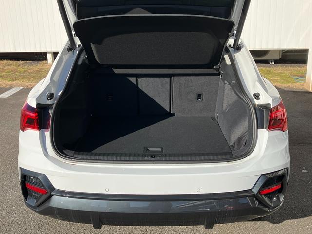Ｑ３スポーツバック ３５ＴＦＳＩ　元デモカー　アダプティブクルーズコントロール　サイドアシスト　レーンアシスト　サラウンドビューカメラ　バーチャルコックピット　ＬＥＤヘッドライト　１８インチアルミ（12枚目）