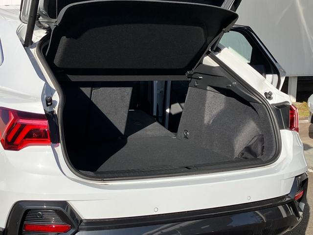 Ｑ３スポーツバック ３５ＴＦＳＩ　元デモカー　アダプティブクルーズコントロール　サイドアシスト　レーンアシスト　サラウンドビューカメラ　バーチャルコックピット　ＬＥＤヘッドライト　１８インチアルミ（13枚目）