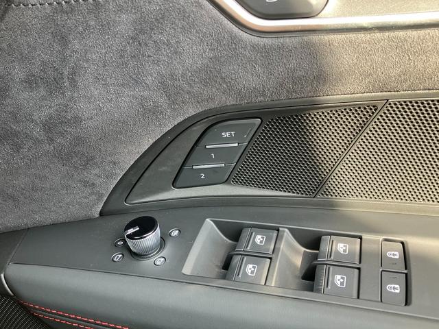 ＲＳ ｅ－トロンＧＴ ベースグレード　マトリクスレーザーライト　サラウンドビューカメラ　バーチャルコックピット　レザーシート　電動シート　シートヒーター　２１インチアルミ　カーボンパッケージ（26枚目）