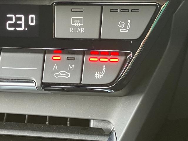 ＲＳ ｅ－トロンＧＴ ベースグレード　マトリクスレーザーライト　サラウンドビューカメラ　バーチャルコックピット　レザーシート　電動シート　シートヒーター　２１インチアルミ　カーボンパッケージ（31枚目）