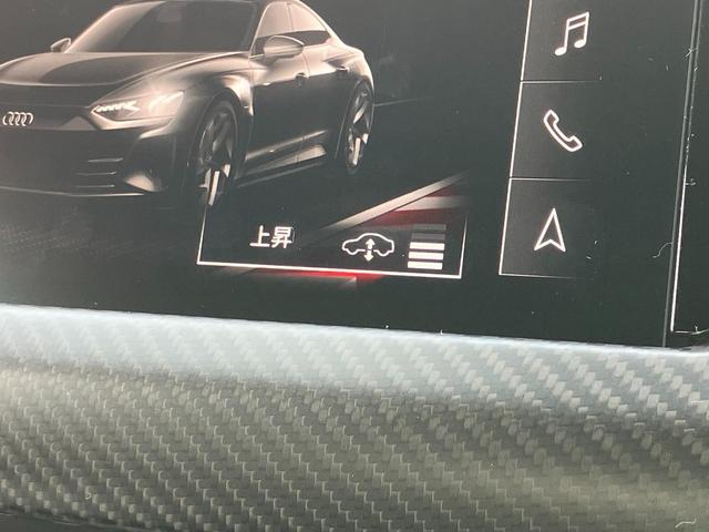 ＲＳ ｅ－トロンＧＴ ベースグレード　マトリクスレーザーライト　サラウンドビューカメラ　バーチャルコックピット　レザーシート　電動シート　シートヒーター　２１インチアルミ　カーボンパッケージ（53枚目）