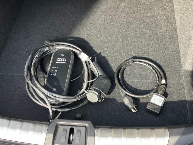 ＲＳ ｅ－トロンＧＴ ベースグレード　マトリクスレーザーライト　サラウンドビューカメラ　バーチャルコックピット　レザーシート　電動シート　シートヒーター　２１インチアルミ　カーボンパッケージ（66枚目）